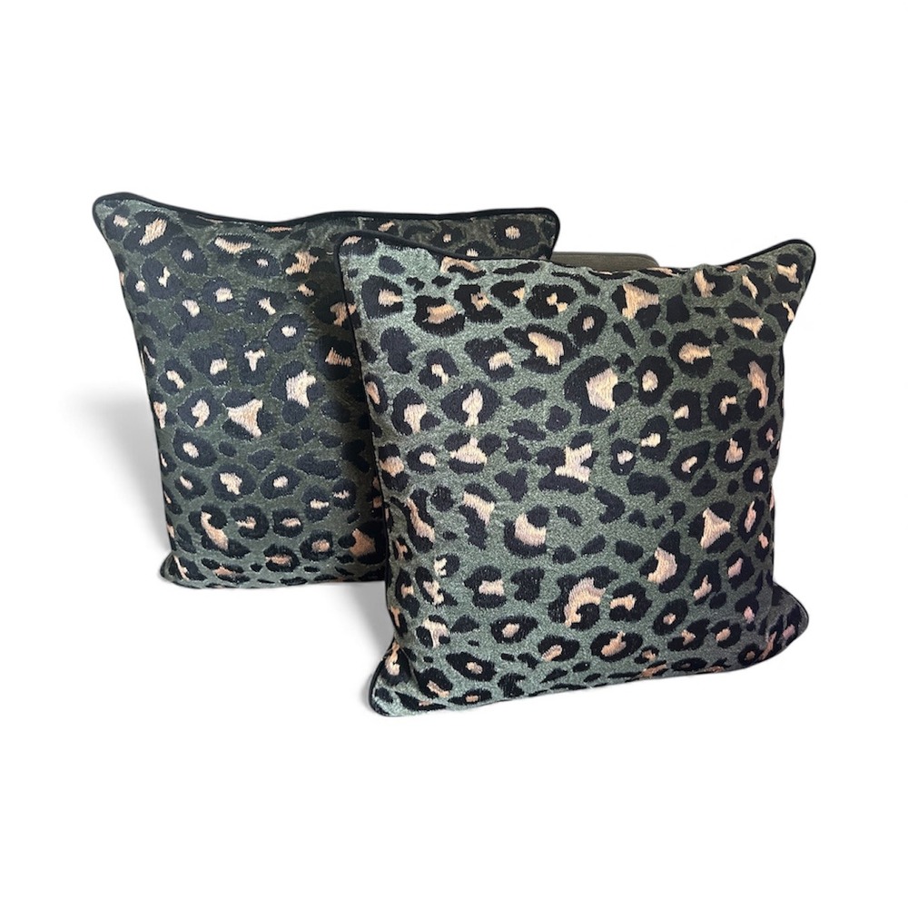 Classic Concepts Set of 2 Plush Leopard Print Square‎ 20x20 Throw Pillows